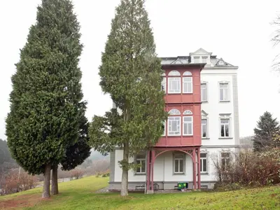 Ein Garten an der Unterkunft Moderne Villa in Borstendorf mit Park