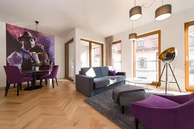 Ein Sitzbereich in der Unterkunft Modernes Apartment am Neumarkt