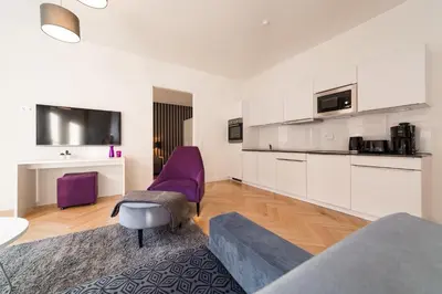 Küche/Küchenzeile in der Unterkunft Modernes Apartment am Neumarkt