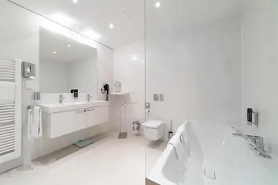 Ein Badezimmer in der Unterkunft Modernes Apartment am Neumarkt