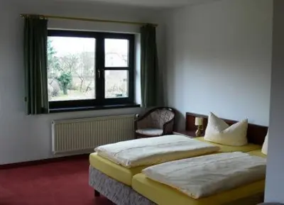 Ein Bett oder Betten in einem Zimmer der Unterkunft Hotel Landhaus Moritzburg