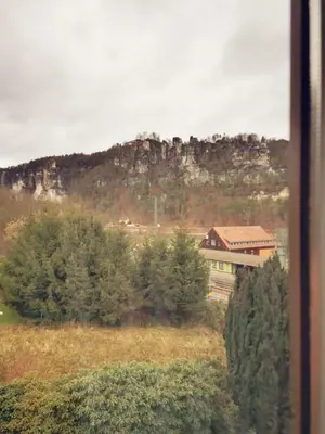 Ein allgemeiner Bergblick oder ein Berglick von der Ferienwohnung aus