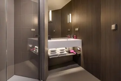 Ein Badezimmer in der Unterkunft Moxy Dresden Neustadt