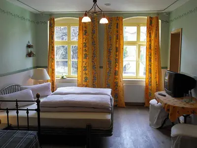 Ein Bett oder Betten in einem Zimmer der Unterkunft Wein-Hotel Auberge Mistral