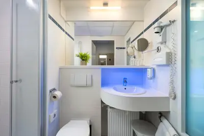 Ein Badezimmer in der Unterkunft NOVALIS Hotel Dresden by AURUM
