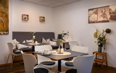 Ein Sitzbereich in der Unterkunft NOVALIS Hotel Dresden by AURUM