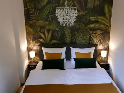 Ein Bett oder Betten in einem Zimmer der Unterkunft Ferienwohnung Dresden-Pillnitz - Elbhang-Villa - 