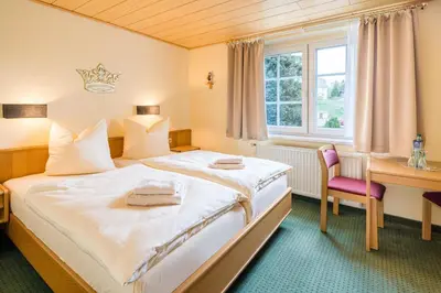 Ein Bett oder Betten in einem Zimmer der Unterkunft Landhaus Purschenstein