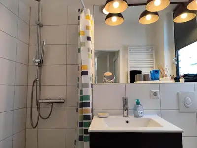 Ein Badezimmer in der Unterkunft Stylische FeWo in Meißen (Nähe Elbe, eigener Eingang, EG, Terrasse)