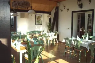 Ein Restaurant oder anderes Speiselokal in der Unterkunft Hotel Gasthof zur Linde