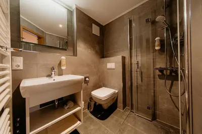 Ein Badezimmer in der Unterkunft Bergpension Laasen Perle Rathen