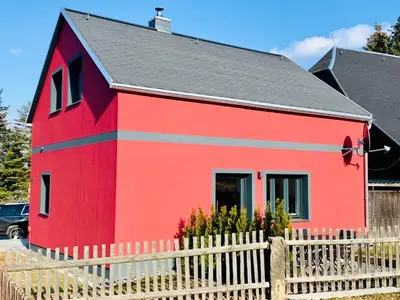 Das Gebäude in dem sich das Ferienhaus befindet