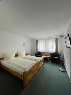 Ein Bett oder Betten in einem Zimmer der Unterkunft Hotel Garni „zum Bären“