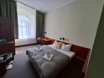 Ein Bett oder Betten in einem Zimmer der Unterkunft Hotel Burgblick Meißen
