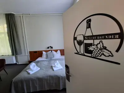 Ein Bett oder Betten in einem Zimmer der Unterkunft Hotel Burgblick Meißen