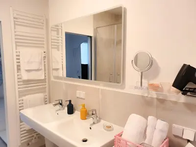 Ein Badezimmer in der Unterkunft PB Ferienwohnungen - FeWo 6 - Stilvoll eingerichtetes Apartment im Herzen Senftenbergs