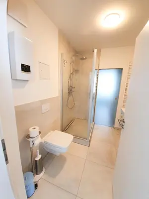 Ein Badezimmer in der Unterkunft PB Ferienwohnungen - FeWo 6 - Stilvoll eingerichtetes Apartment im Herzen Senftenbergs
