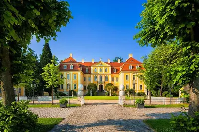 Ein Garten an der Unterkunft Barockschloss Rammenau