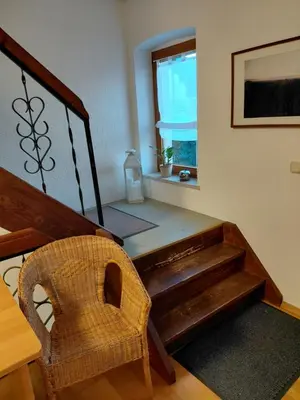 Ein Sitzbereich in der Unterkunft Einkehr zur Rennstrecke