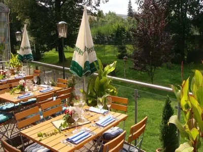 Ein Garten an der Unterkunft Hotel Regenbogenhaus