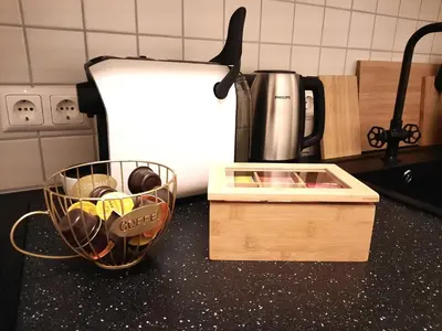 Kaffee-/Teezubehör in der Unterkunft Ruhiges Hinterhof Apartment im Herzen der Neustadt
