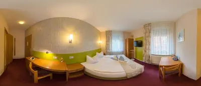 Ein Bett oder Betten in einem Zimmer der Unterkunft Hotel zur Post in Wurzen
