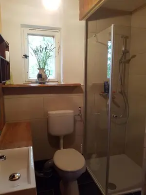 Ein Badezimmer in der Unterkunft Berghütte Fürstenwalde