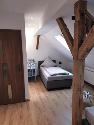Ein Bett oder Betten in einem Zimmer der Unterkunft Vogelnest Riesa
