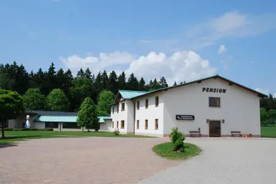 Das Gebäude in dem sich die Pension befindet