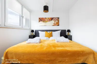 Ein Bett oder Betten in einem Zimmer der Unterkunft PINEAPPLE APARTMENTS - Zwinger VI - 98qm - 1x free parking
