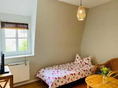 Ein Bett oder Betten in einem Zimmer der Unterkunft Riesige FeWo in Villa - 3 Schlafzimmer, 2 Bäder, Chemnitz