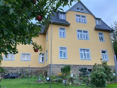 Ein Garten an der Unterkunft Ferienwohnung Sonnenblick