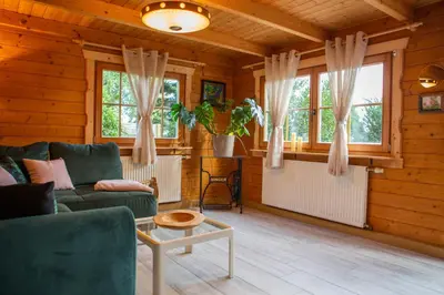 Ein Sitzbereich in der Unterkunft Ferienhaus Blockhaus am Hengstberg bei Dresden