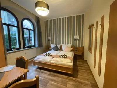 Ein Bett oder Betten in einem Zimmer der Unterkunft Pension Lindenhof