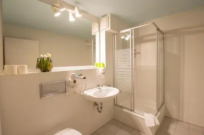 Ein Badezimmer in der Unterkunft Erzgebirgshotel Freiberger Höhe