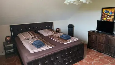 Ein Bett oder Betten in einem Zimmer der Unterkunft Ferienwohnung mit Pool am Stadtrand von Dresden