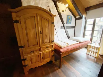 Ein Bett oder Betten in einem Zimmer der Unterkunft Ungewöhnliches Ferienhaus NAMIBIA-LODGE für 6 Pers - Rittergut Leppersdorf vor Radeberg bei Dresden