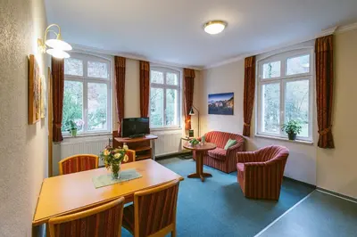 Ein Sitzbereich in der Unterkunft Gästehaus am Kurpark