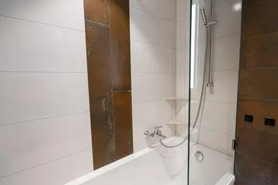 Ein Badezimmer in der Unterkunft Stylisches Apartment im Herzen von Dresden + Parkplatz + Netflix + Self Check-in