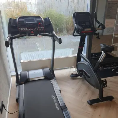 Das Fitnesscenter und/oder die Fitnesseinrichtungen in der Unterkunft schwimmende Ferienwohnung Sundowner