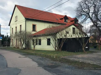Das Gebäude in dem sich die Pension befindet