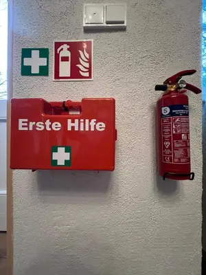 Ein Zertifikat, Auszeichnung, Logo oder anderes Dokument, das in der Unterkunft Sweet Home Inside Dresden Apartment two ausgestellt ist