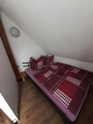 Ein Bett oder Betten in einem Zimmer der Unterkunft FeWo Zur Alten Drechslerei