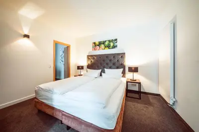 Ein Bett oder Betten in einem Zimmer der Unterkunft Familienapartment Am Neumarkt ll
