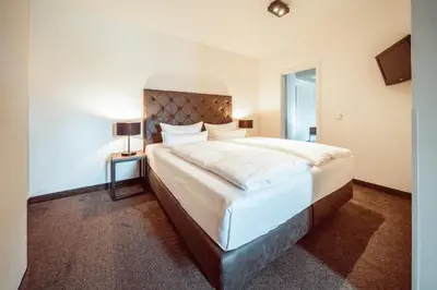 Ein Bett oder Betten in einem Zimmer der Unterkunft Familienapartment Am Neumarkt lll