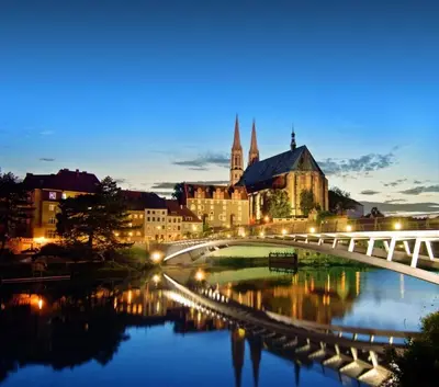 Blick auf einen Fluss in der Nähe des Hotels