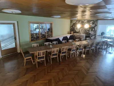 Ein Restaurant oder anderes Speiselokal in der Unterkunft Zur Edlen Krone