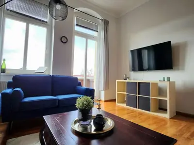 TV/Unterhaltungsangebot in der Unterkunft 4 Raum Wohnung mit Balkon auf 120sqm in Top Lage