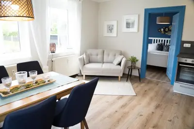 Ein Sitzbereich in der Unterkunft Urlaubsfreude Biedermann Haus GlücksStein Ferienwohnung Saphir