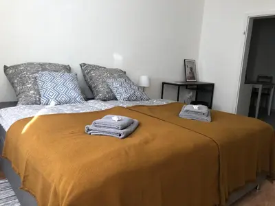 Ein Bett oder Betten in einem Zimmer der Unterkunft GottwaldHaus-Freiberg-Ferienwohnung